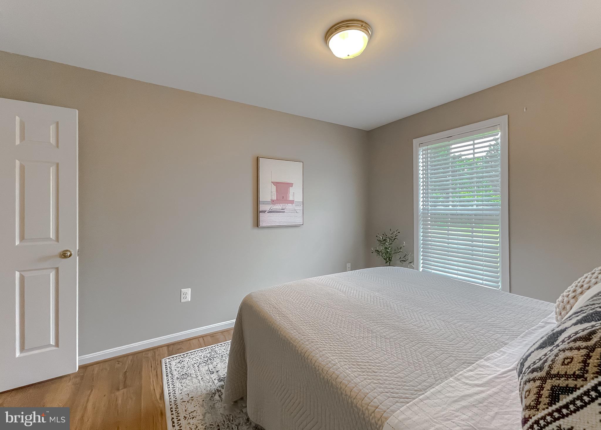 49685 Buzzs Marina Way