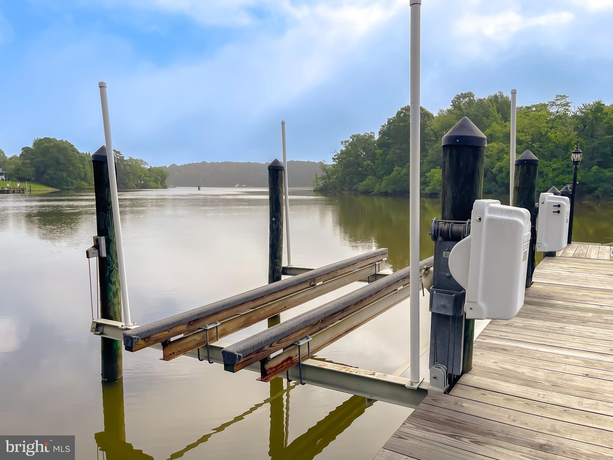 49685 Buzzs Marina Way