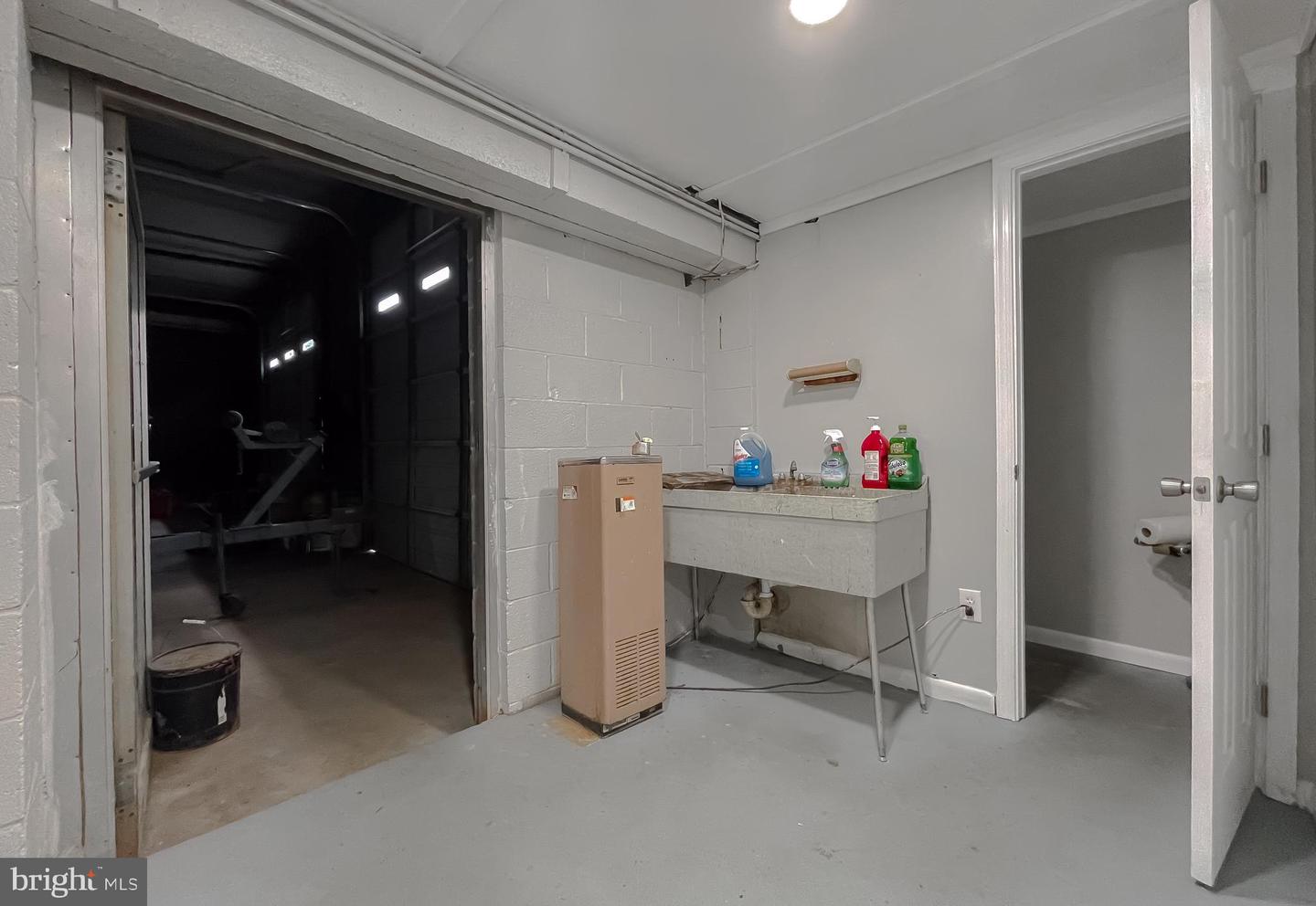 24380 Hollywood