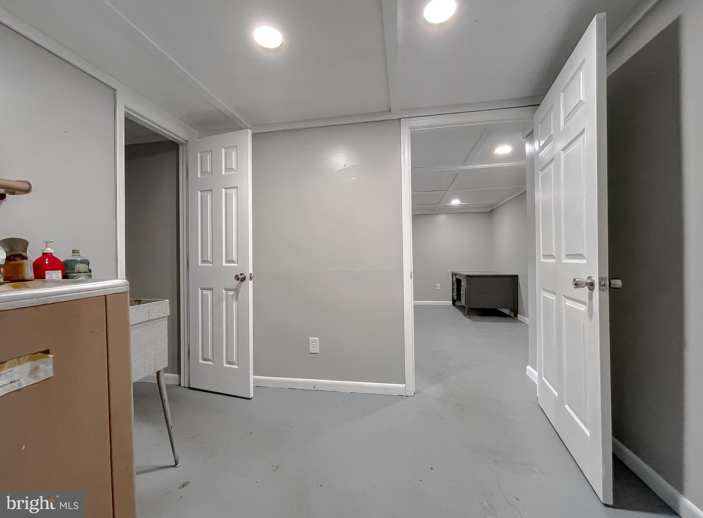 24380 Hollywood