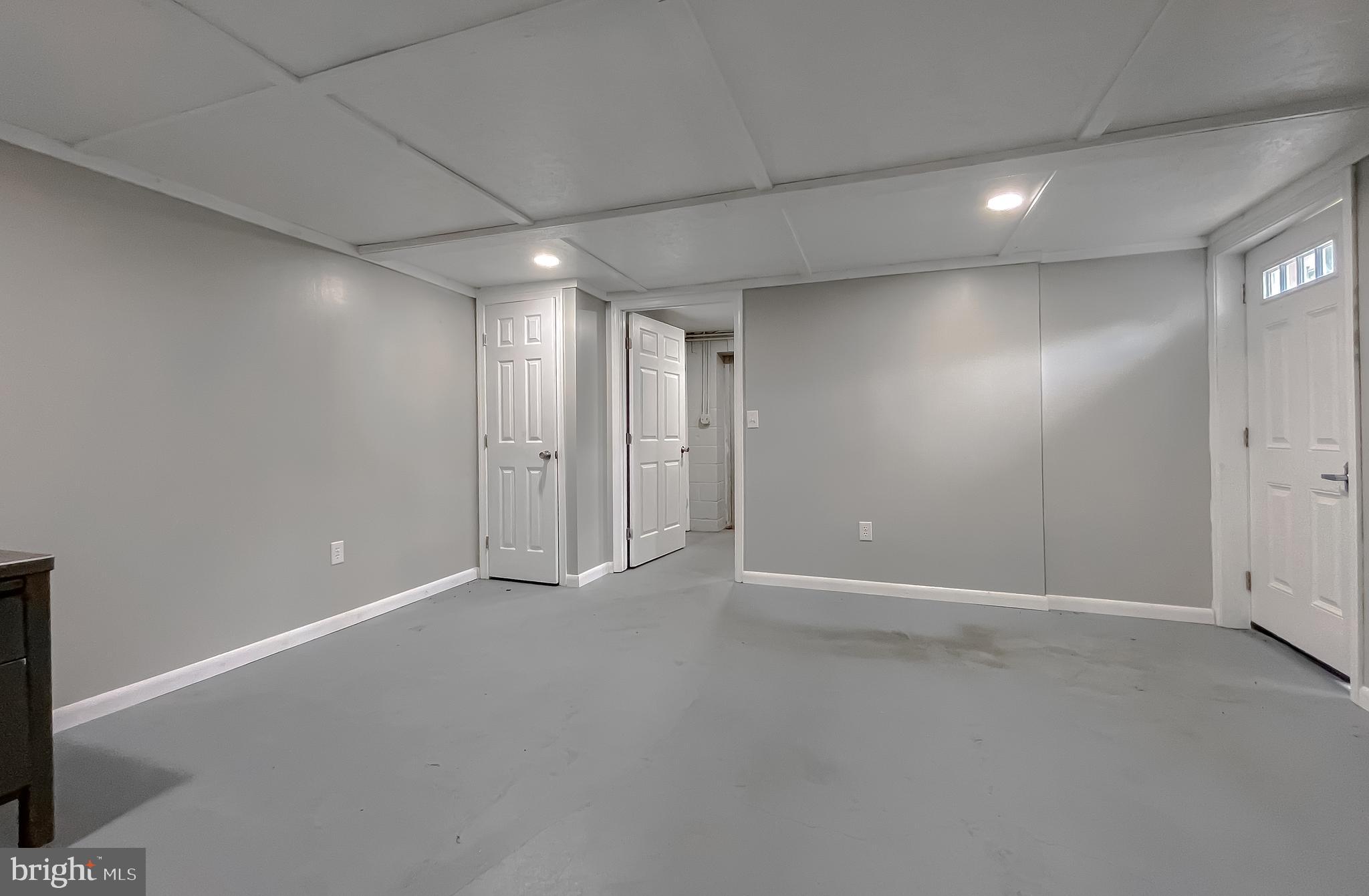 24380 Hollywood