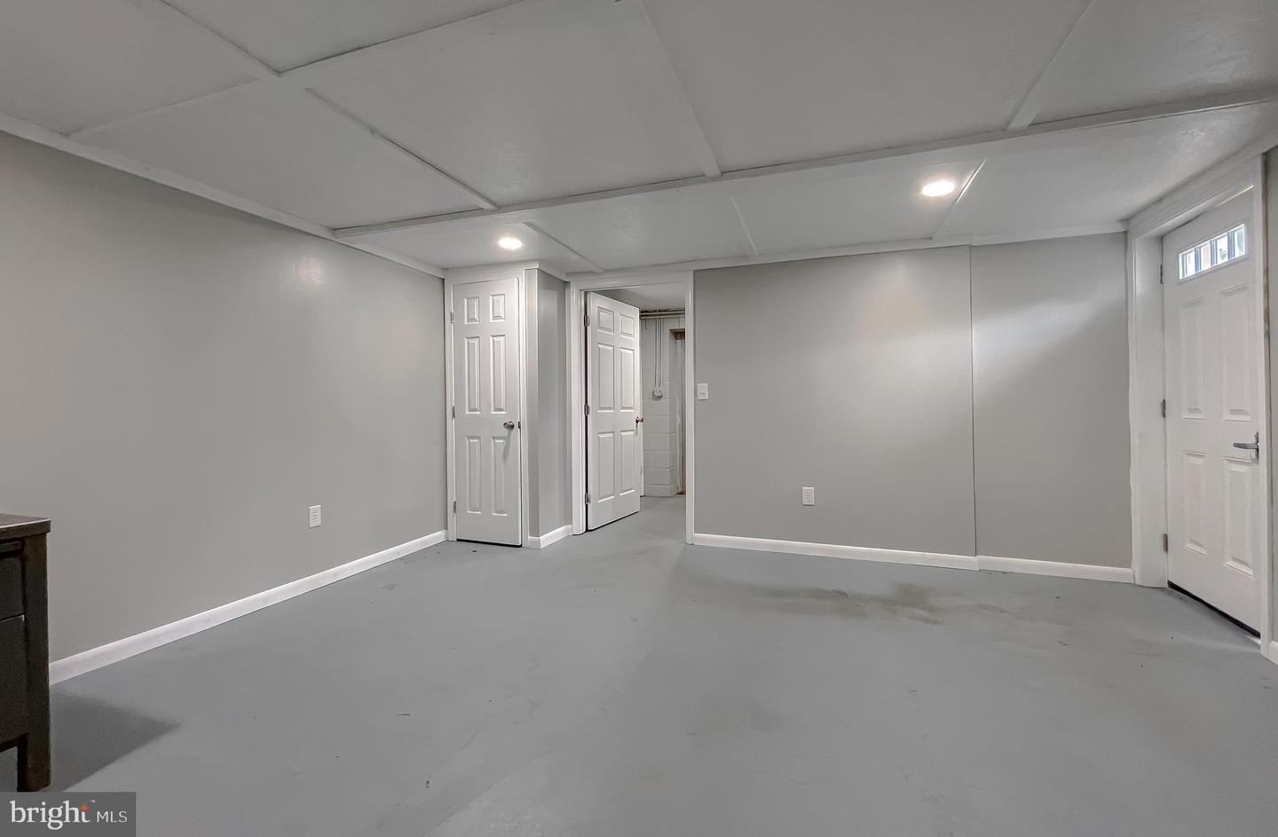 24380 Hollywood