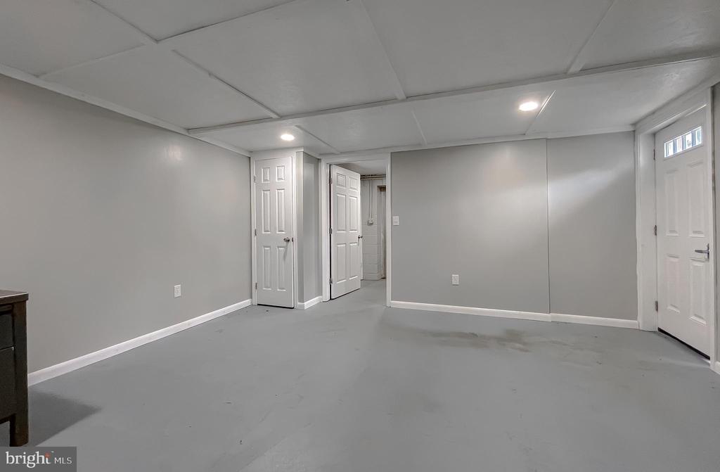 24380 HOLLYWOOD