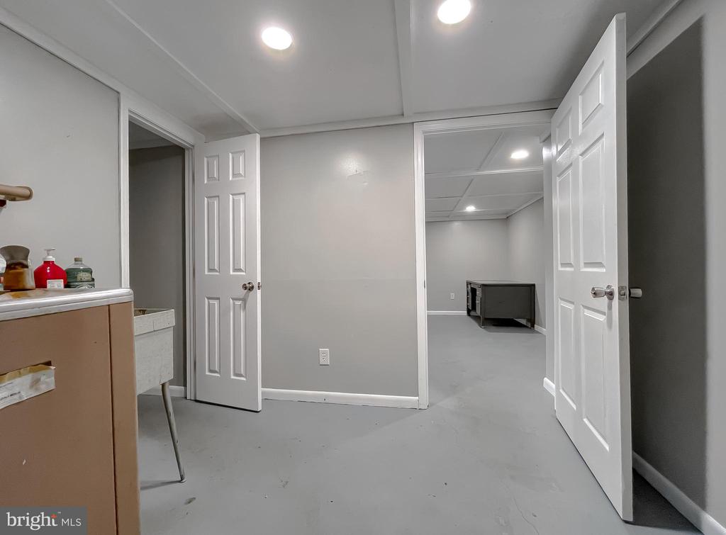 24380 HOLLYWOOD