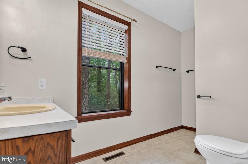 44550 WHITE PINE COURT
