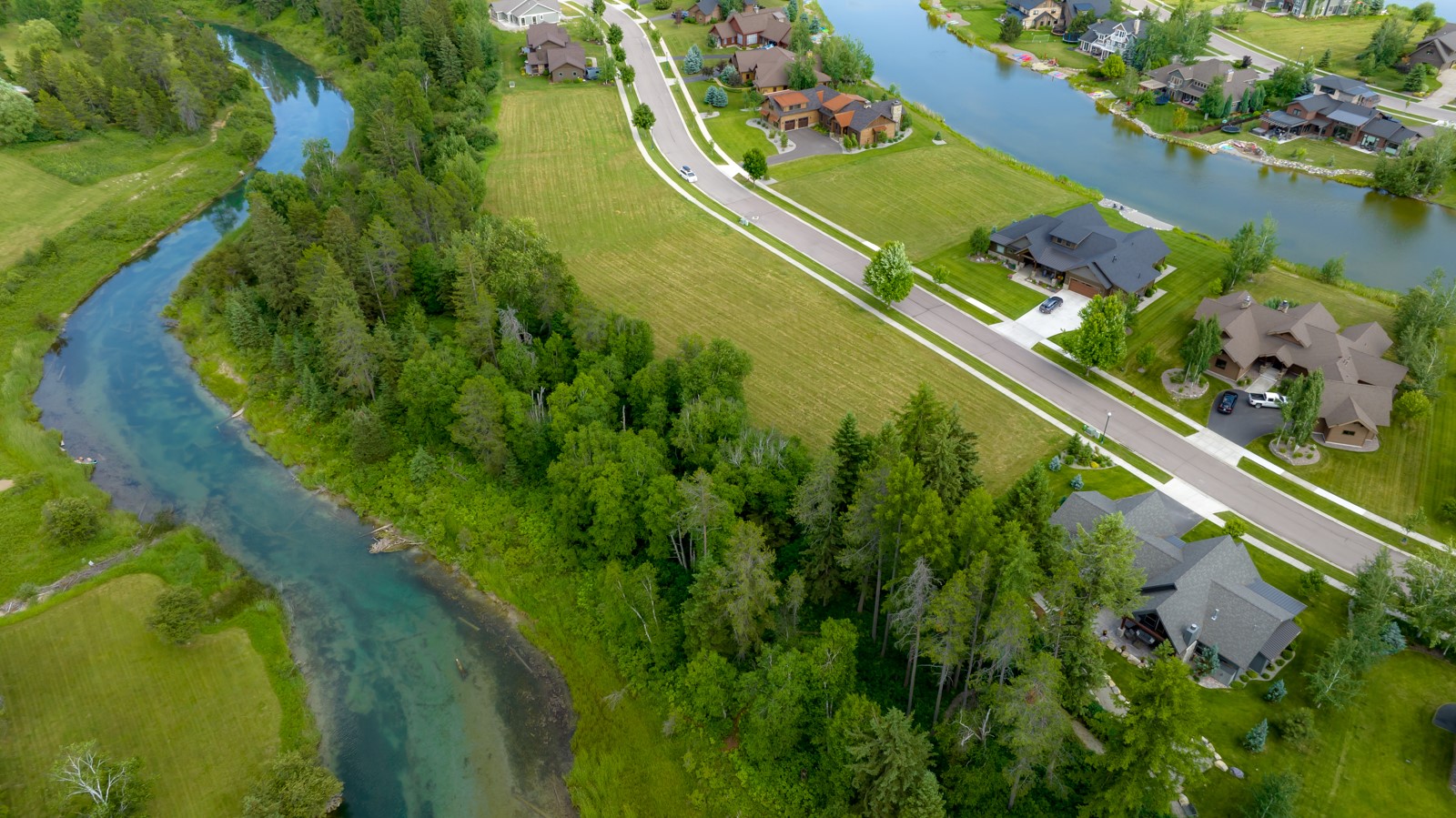 3018 River Lakes Drive