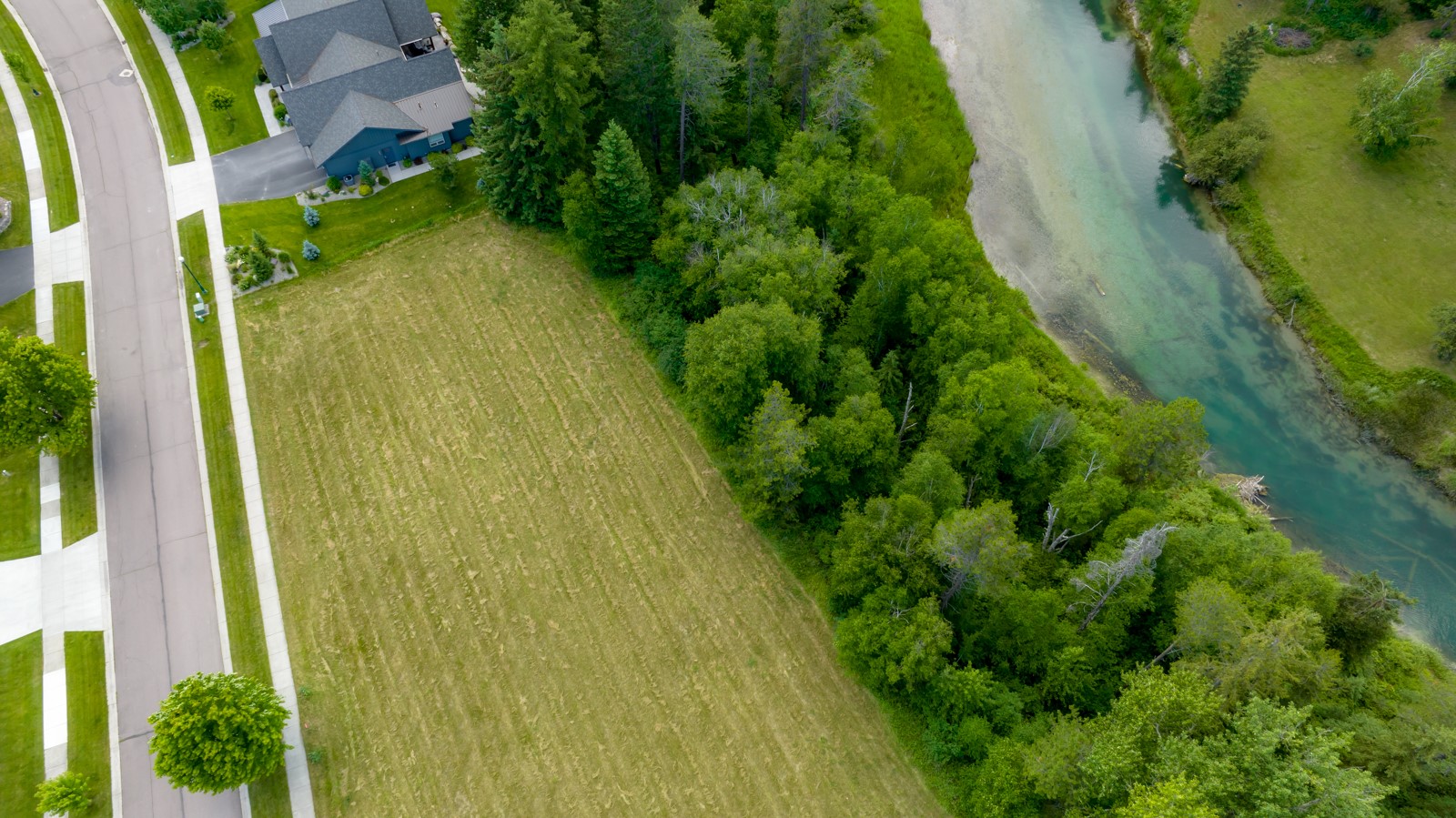 3018 River Lakes Drive