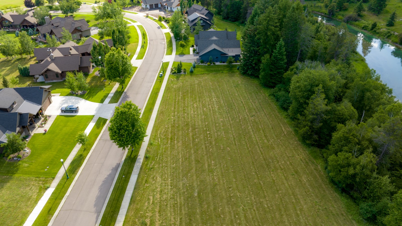 3018 River Lakes Drive