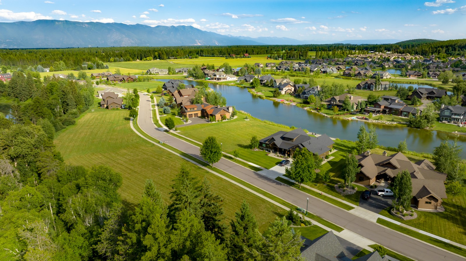 3018 River Lakes Drive