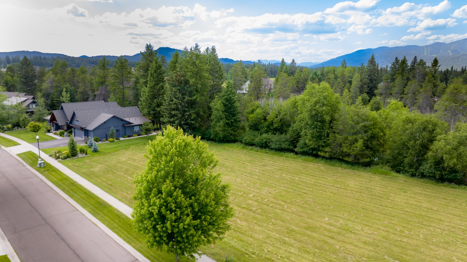 3018 River Lakes Drive