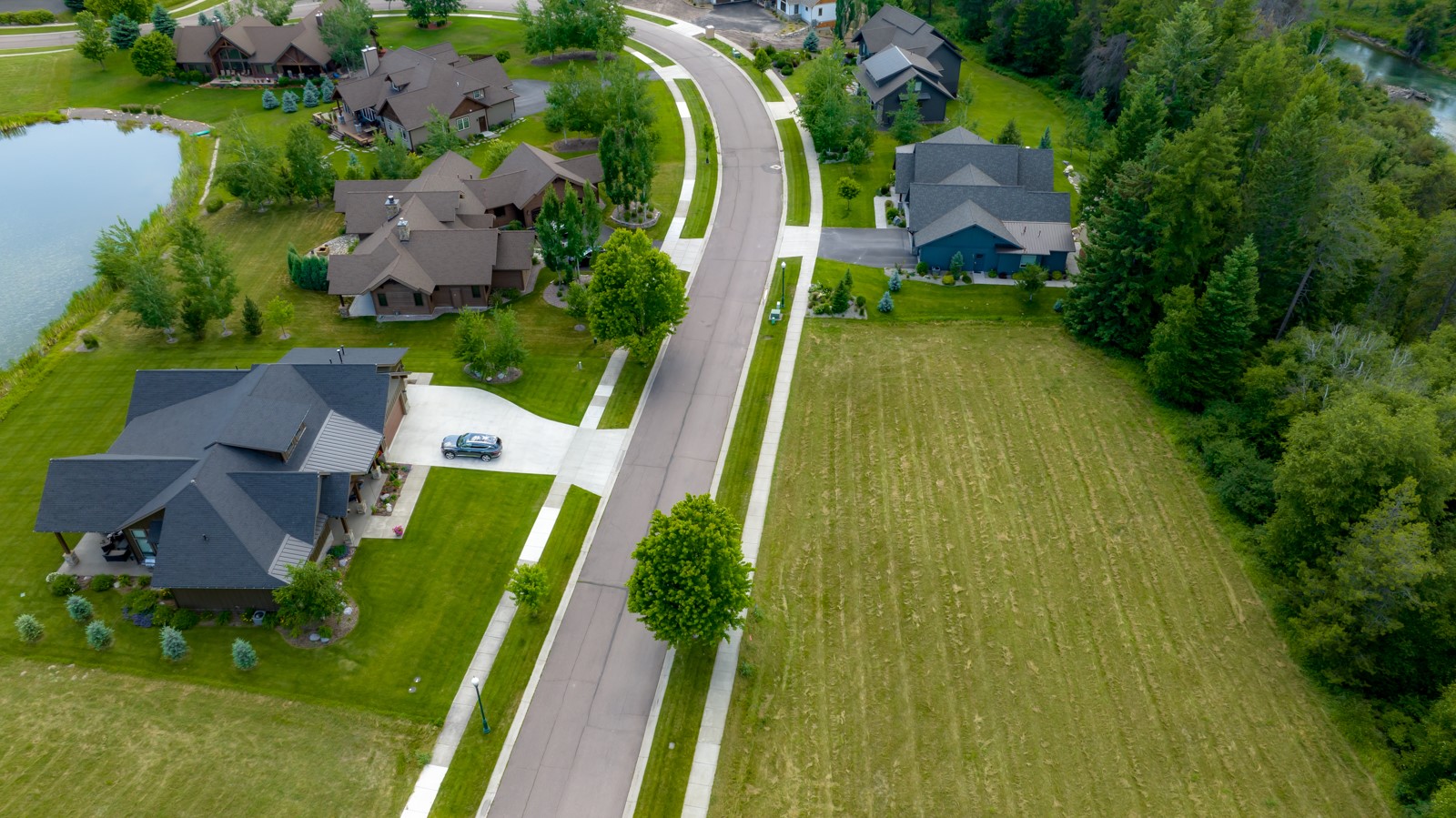 3018 River Lakes Drive