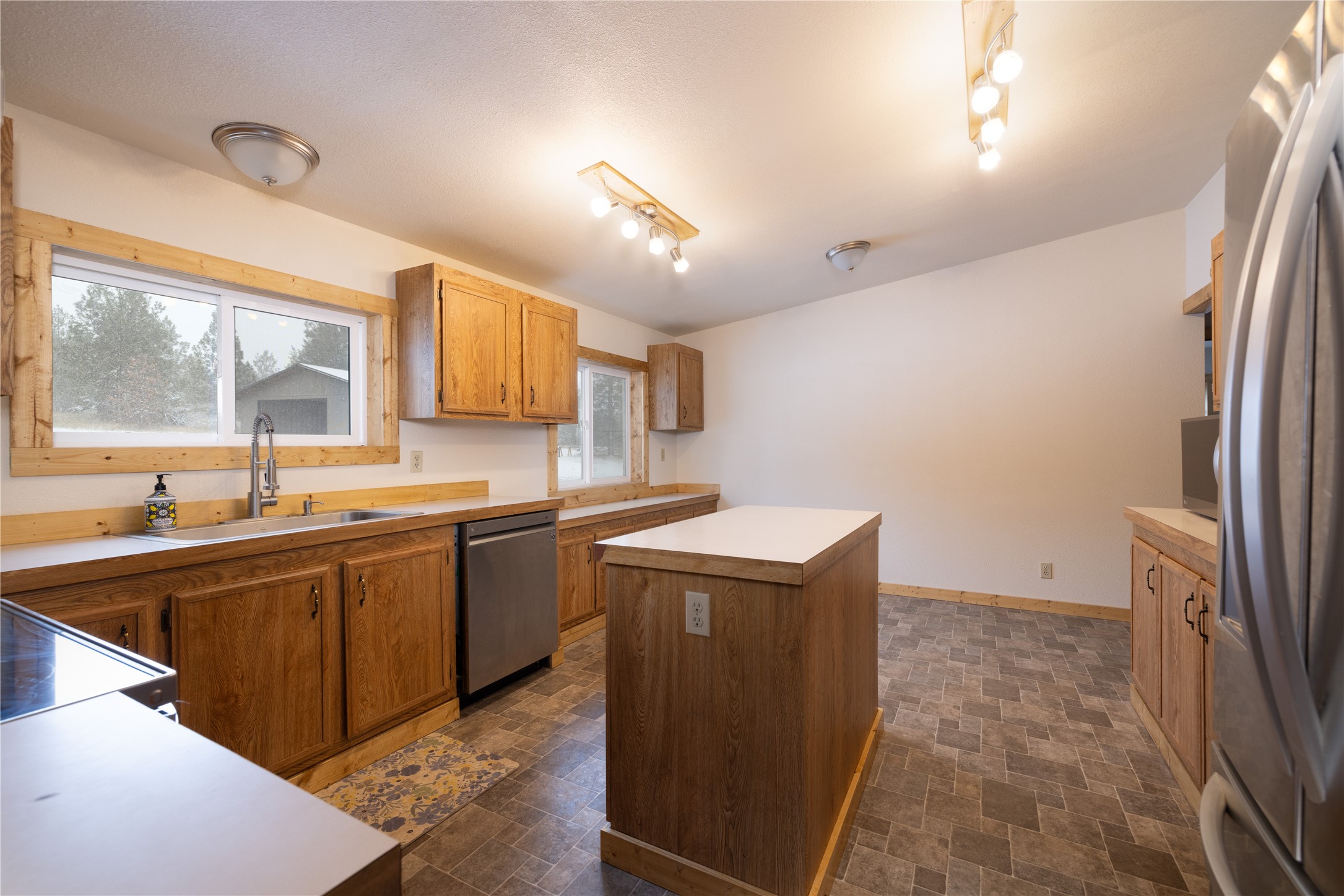 223/233 Happy Hollow