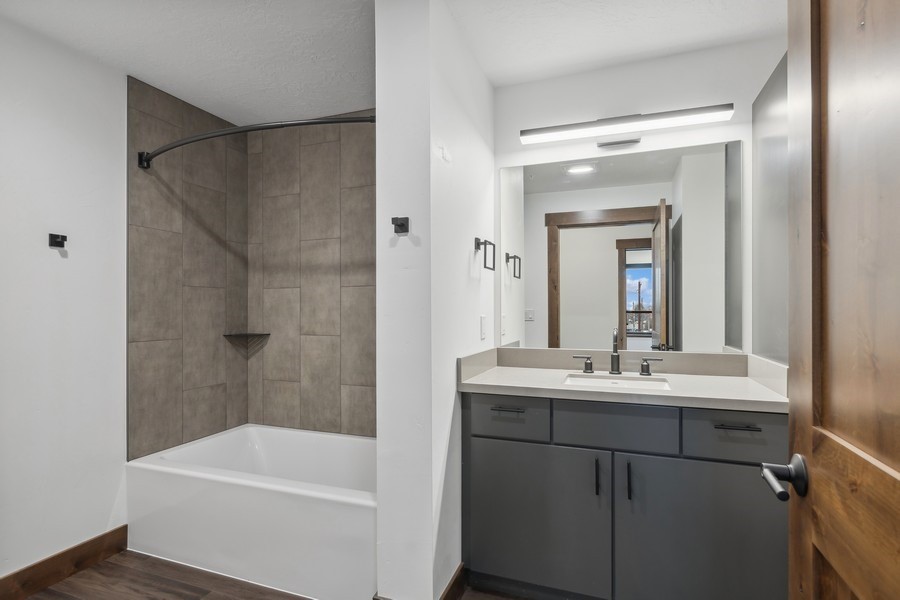 540 Nucleus Avenue 304