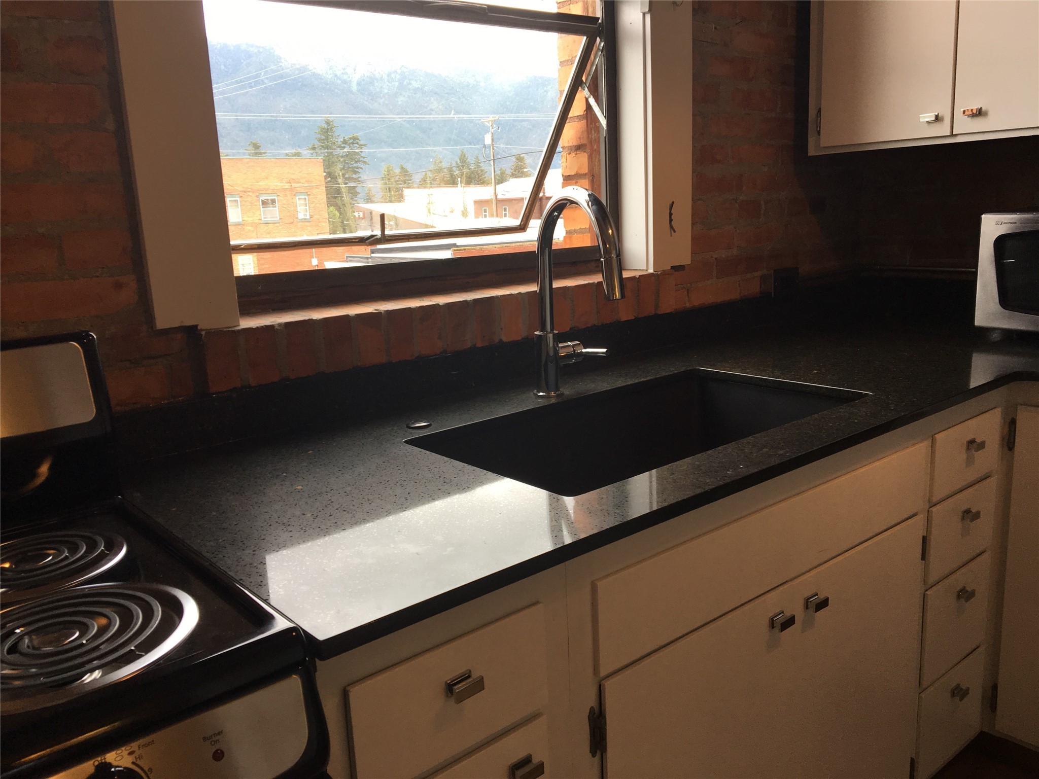 107 6th Street W Unit: 4