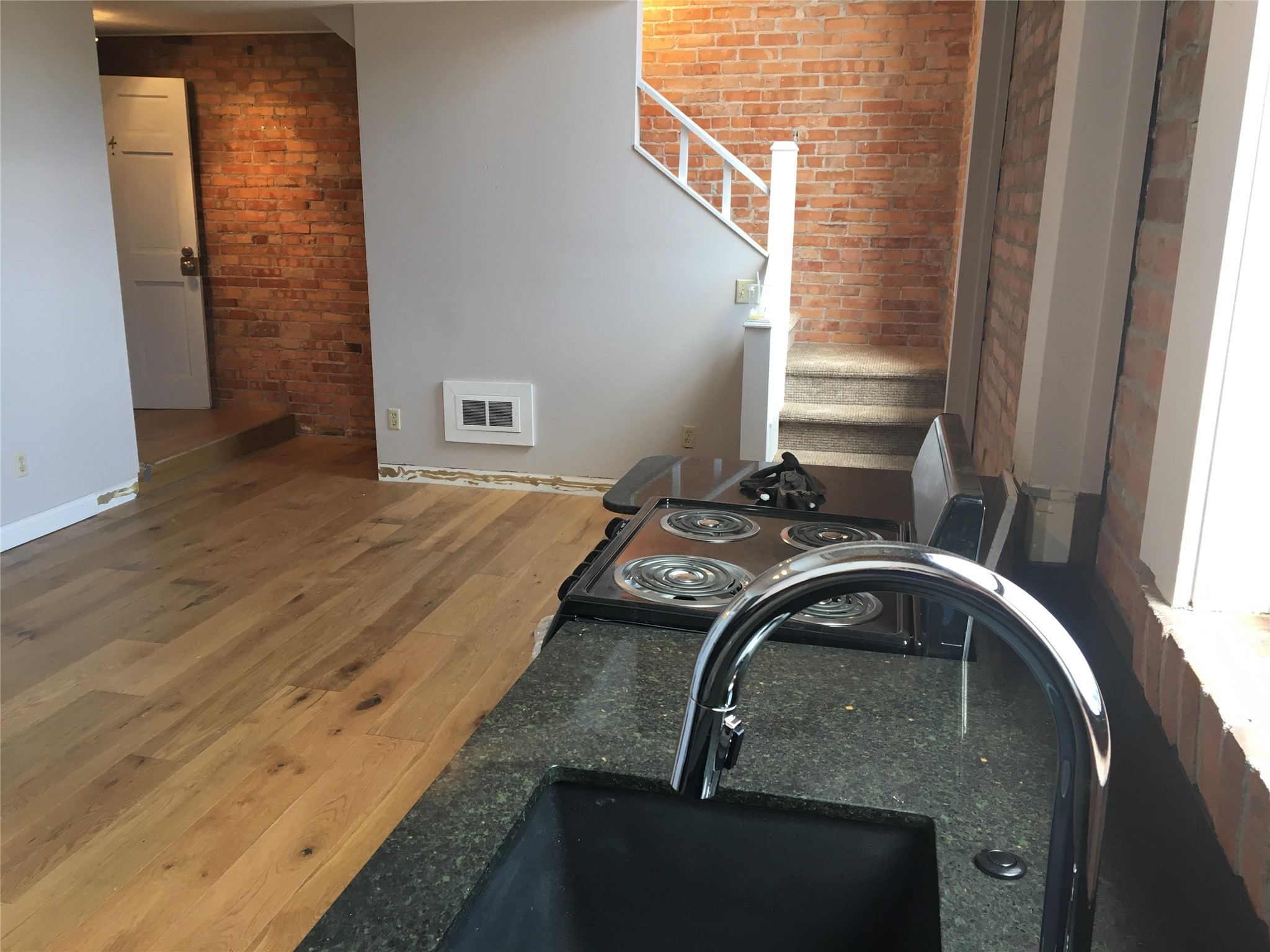 107 6th Street W Unit: 4