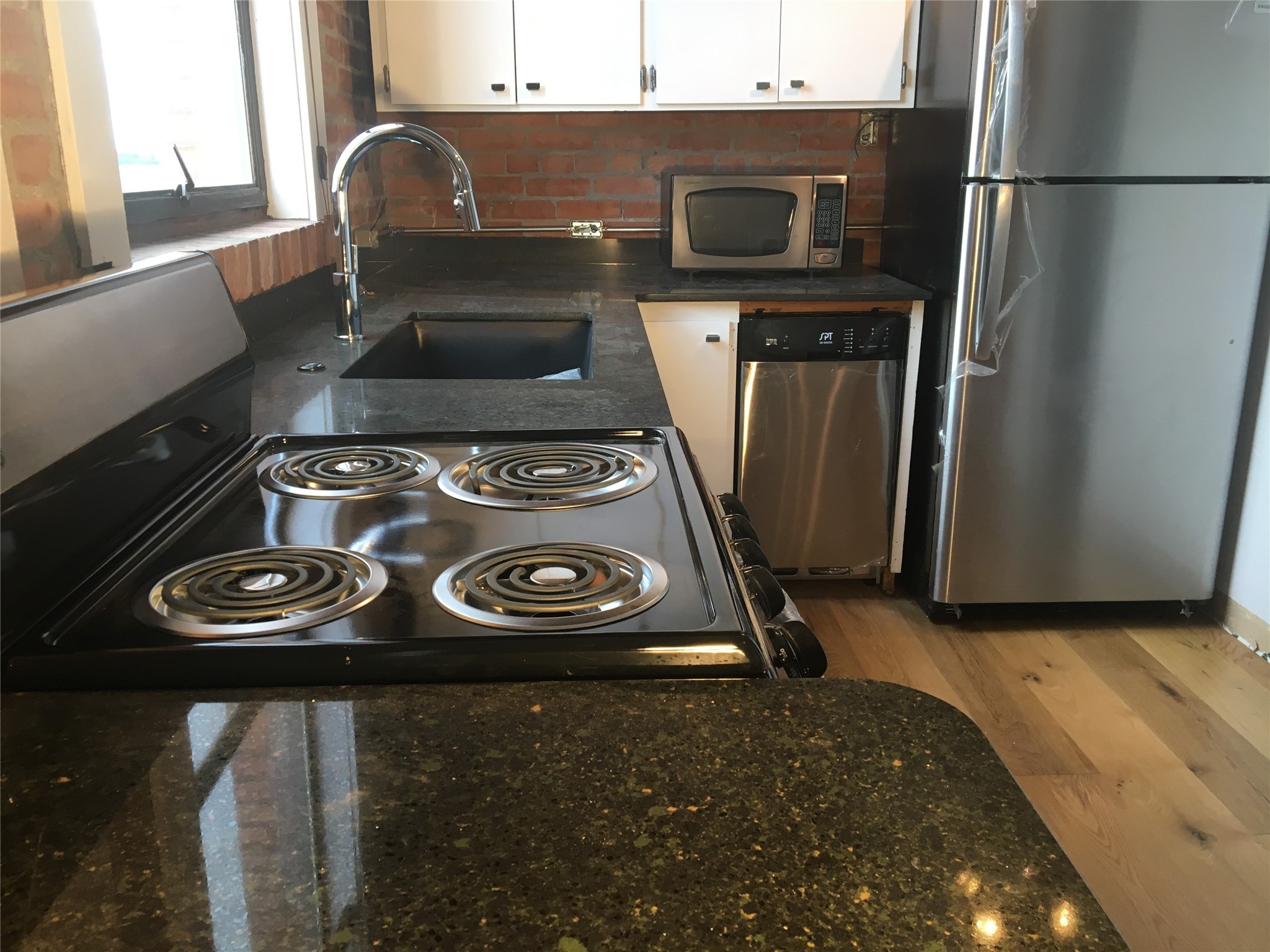 107 6th Street W Unit: 4