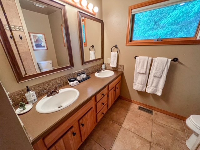 175 & 185 Sapphire Court