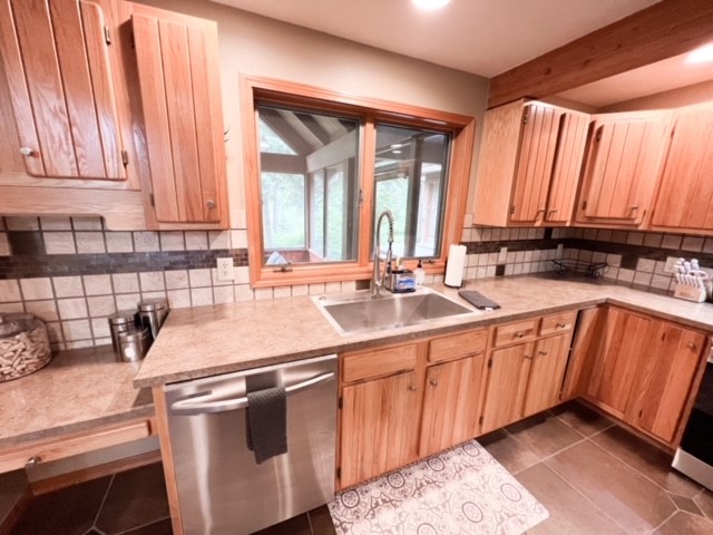 175 & 185 Sapphire Court