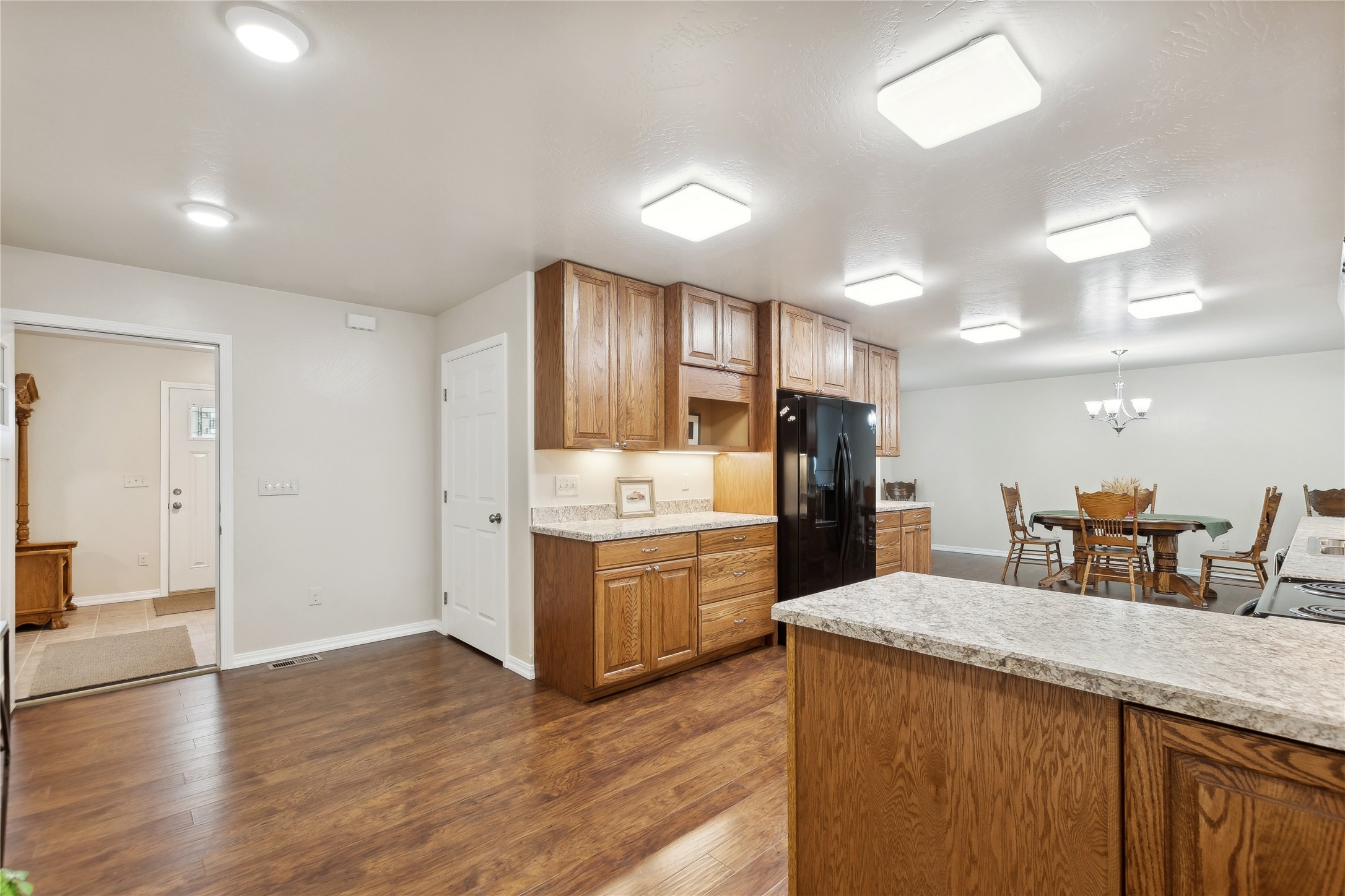 1530 Highway 206