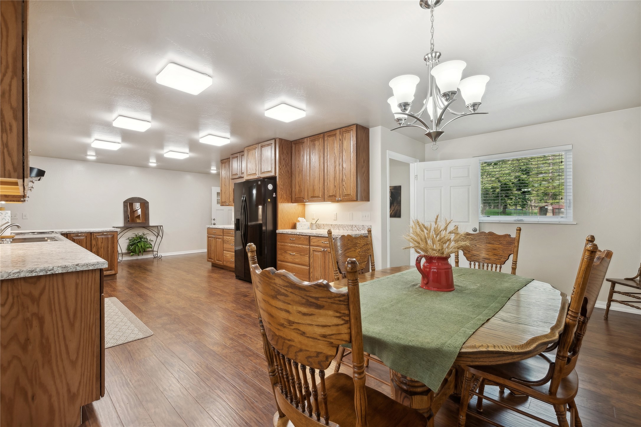 1530 Highway 206