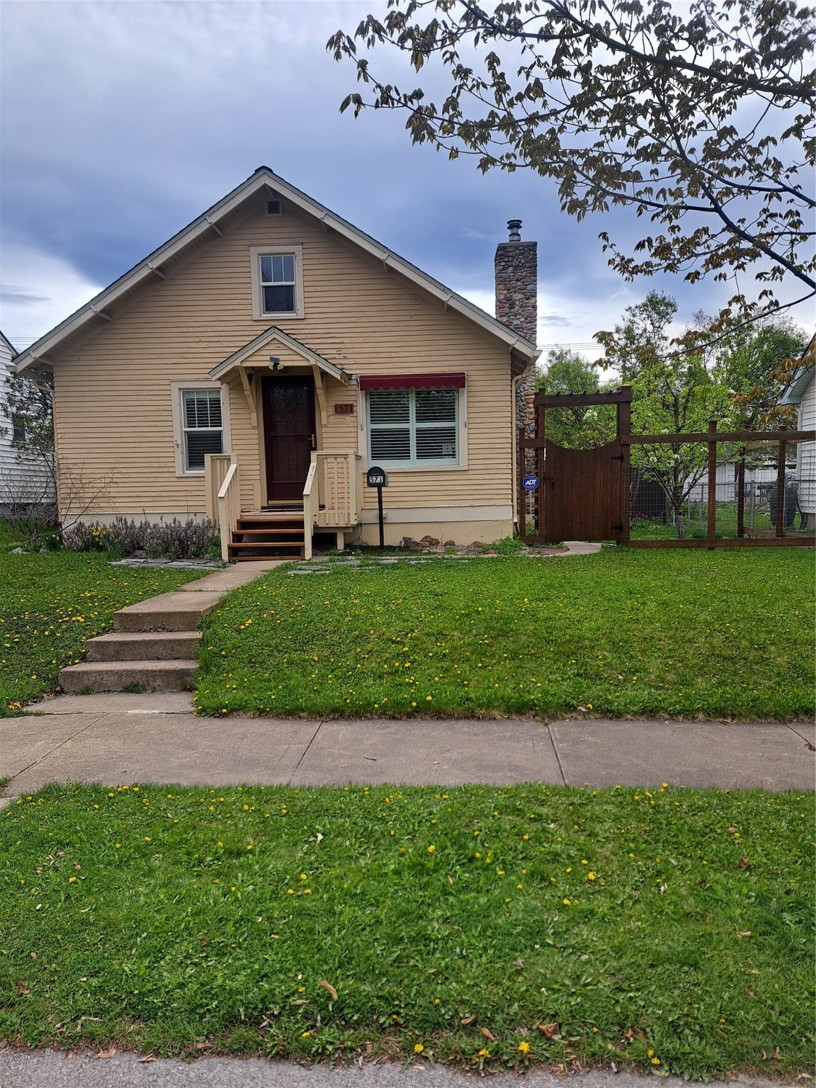 571 1st Ave EN
