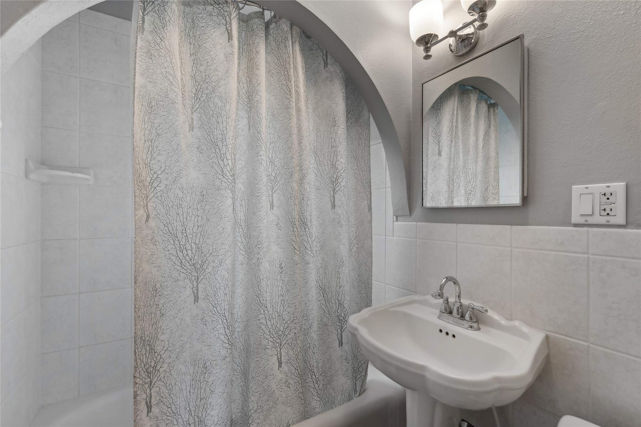 563 1st Avenue East North