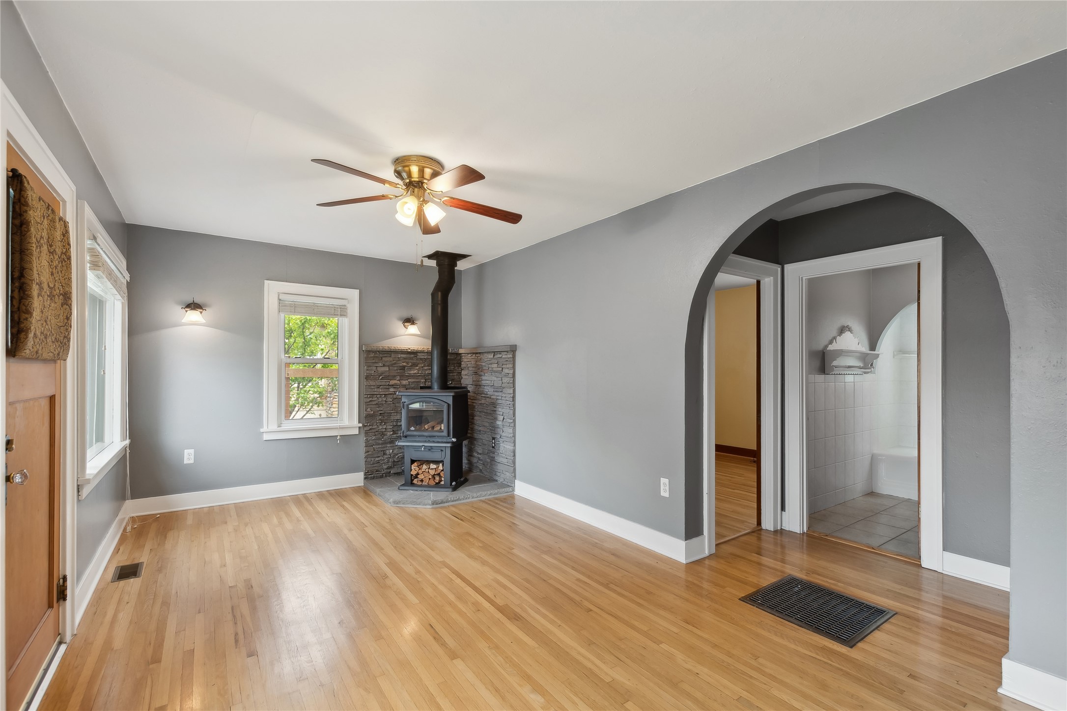 563 1st Avenue East North