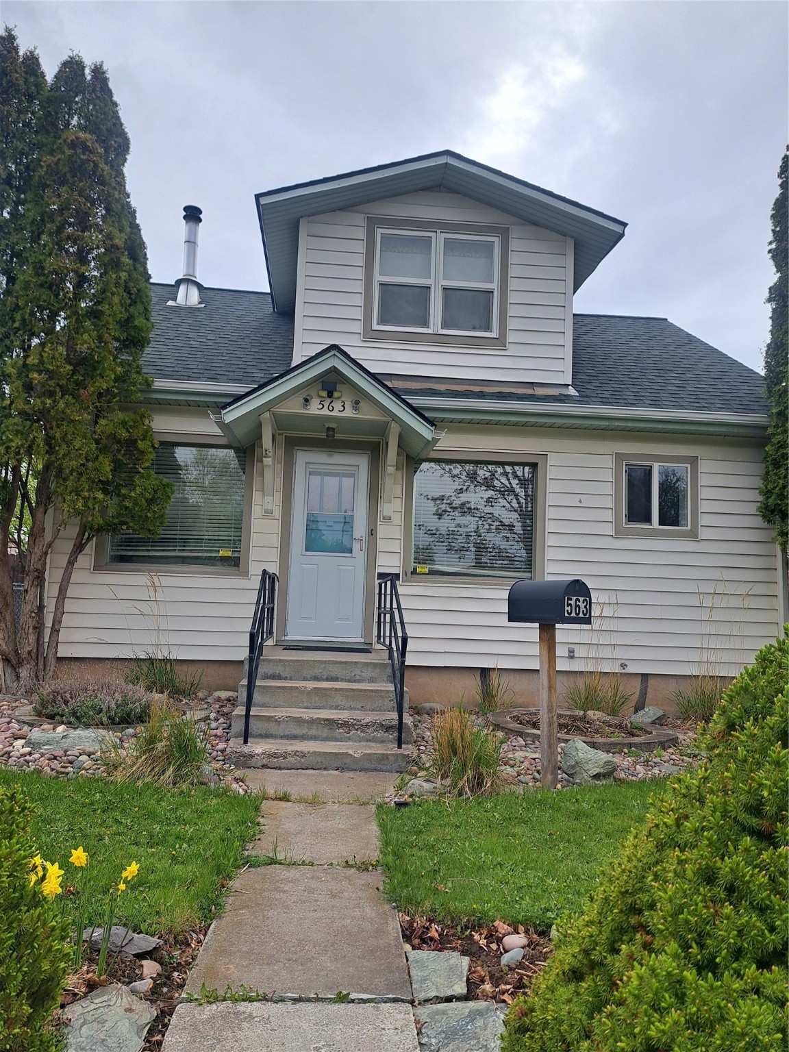 563 1st Avenue East North