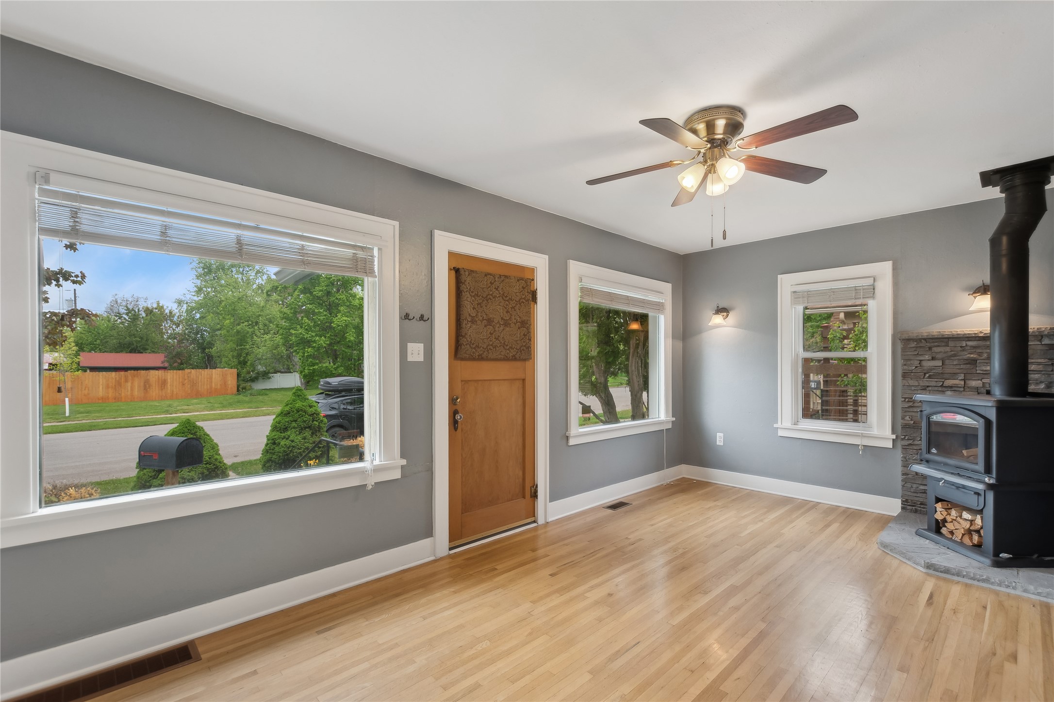 563 1st Avenue East North