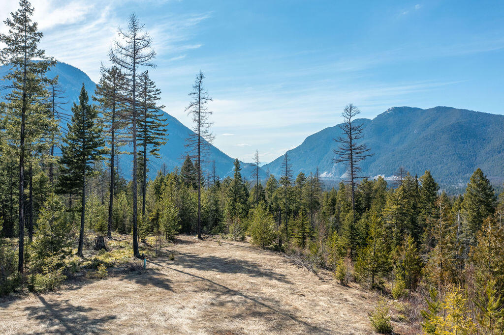 386 Glacier Hills Drive W