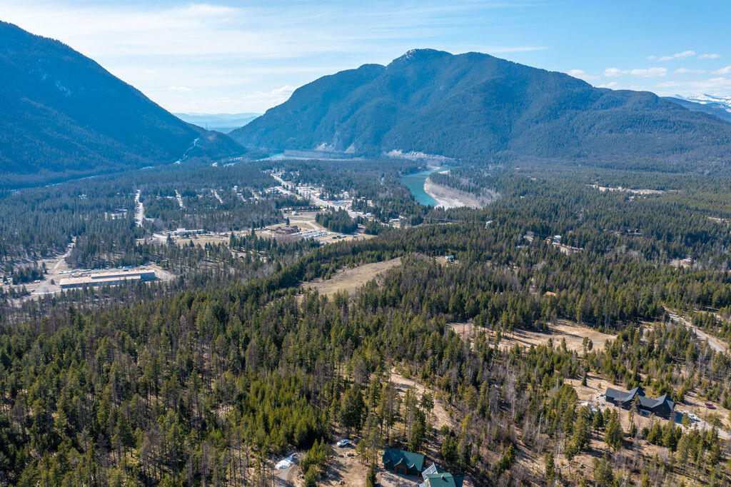 386 Glacier Hills Drive W