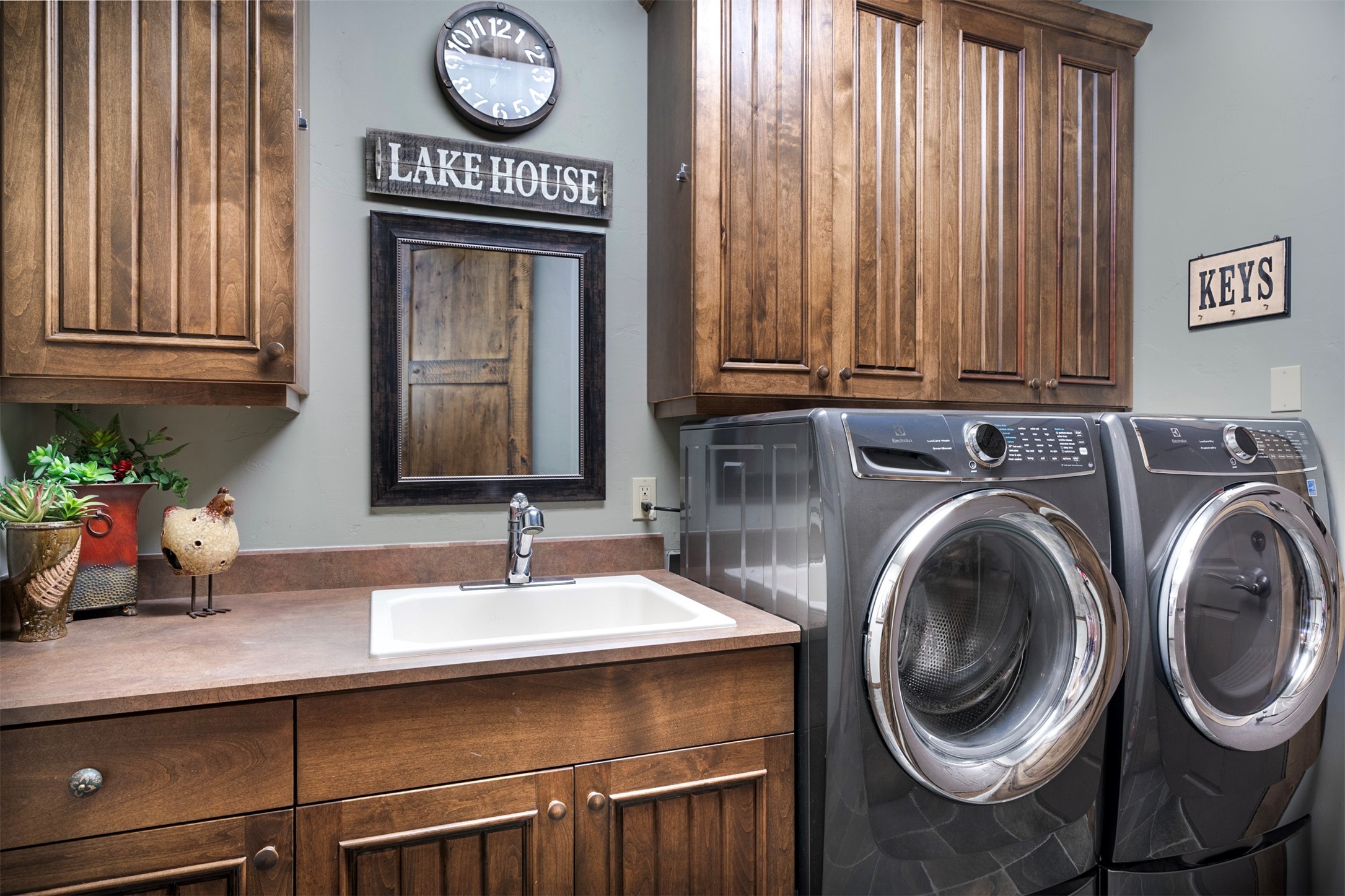 1055 Whispering Rock Road