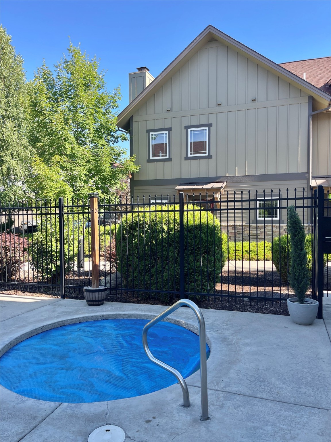 402 Sperry Court