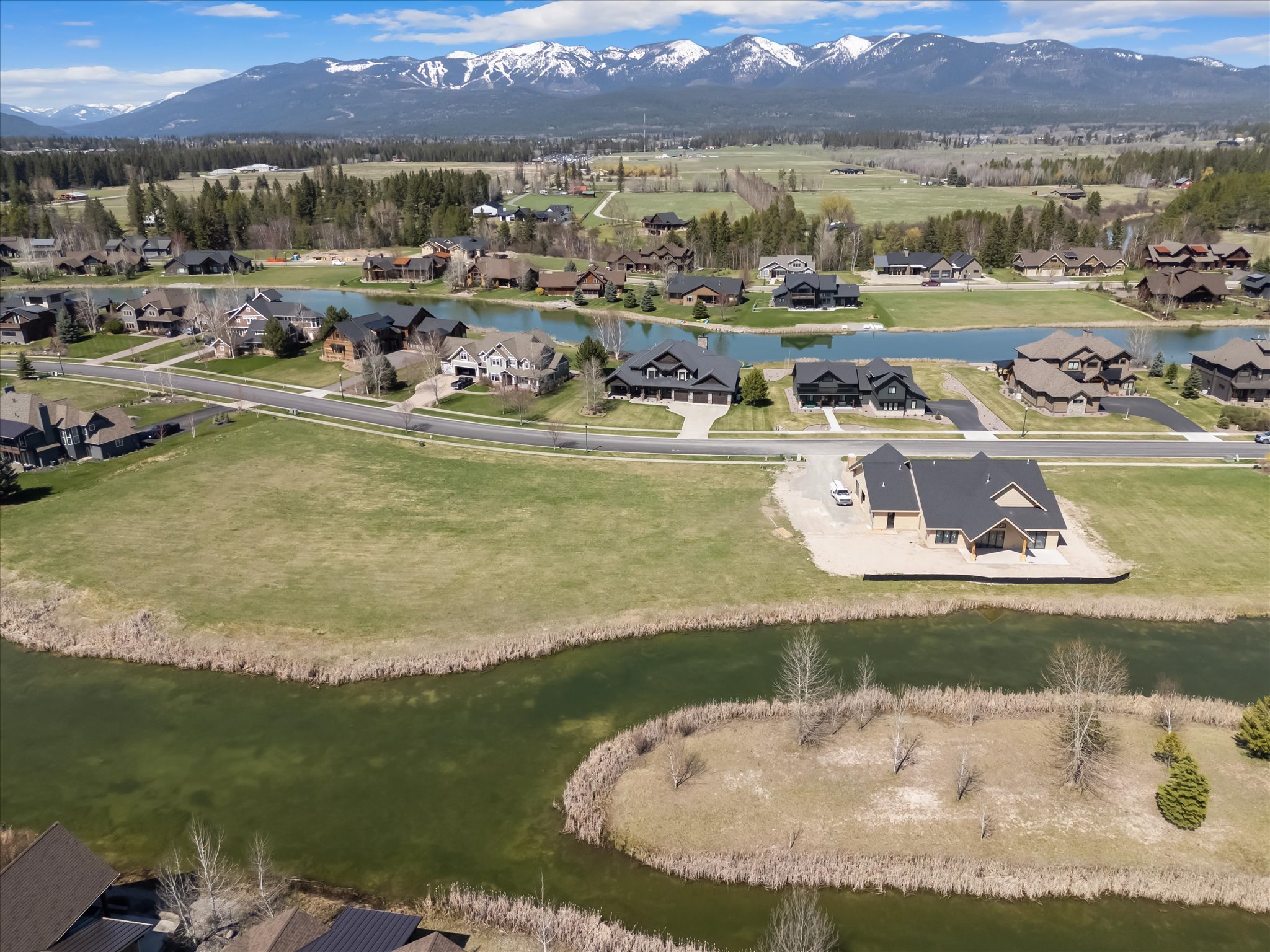 3059 River Lakes Drive