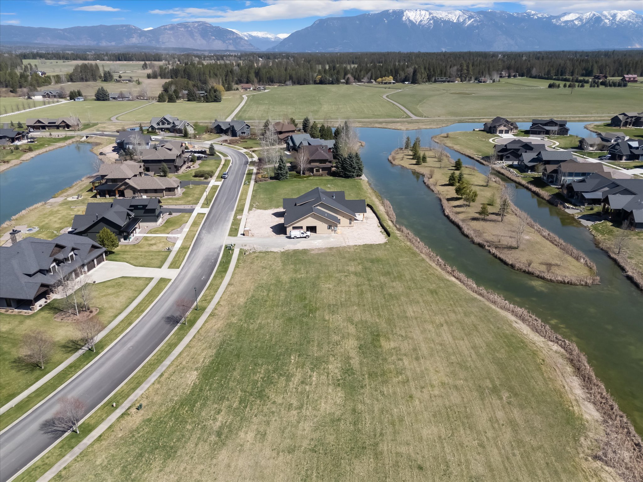 3059 River Lakes Drive