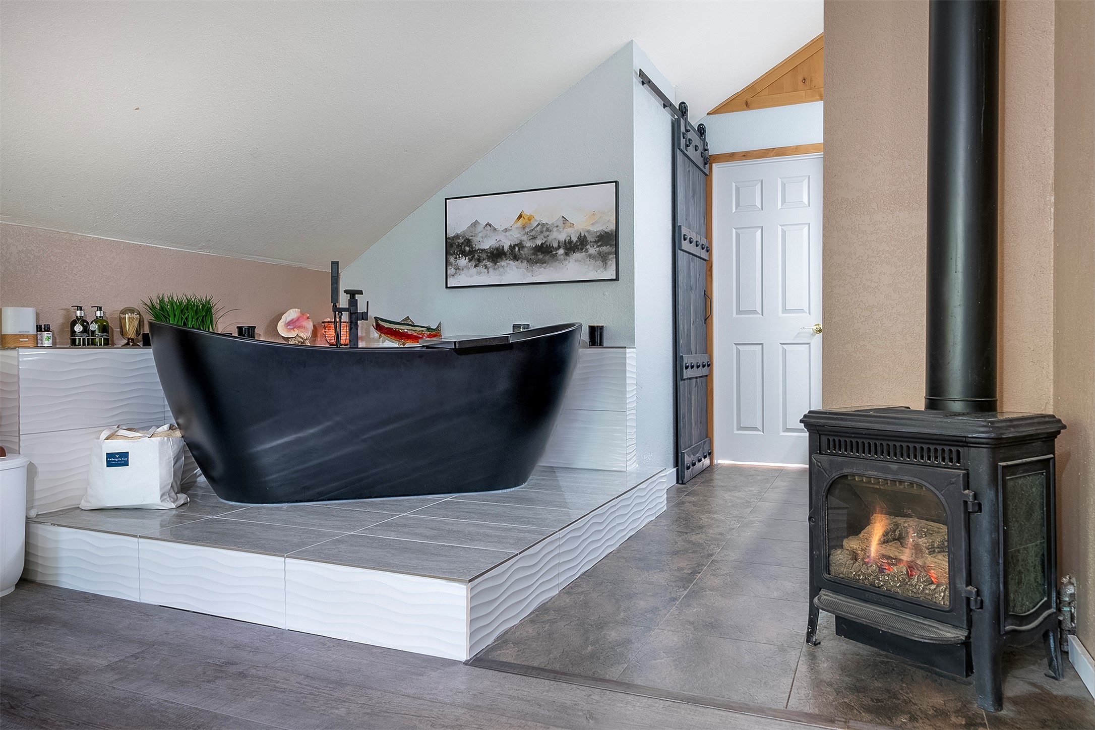 2075 Lion Mountain Loop Road