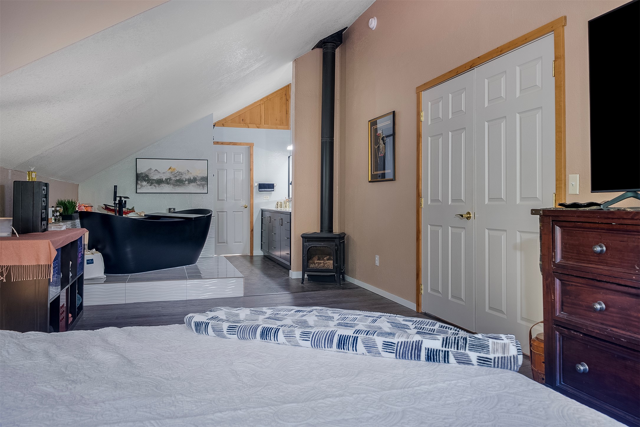 2075 Lion Mountain Loop Road