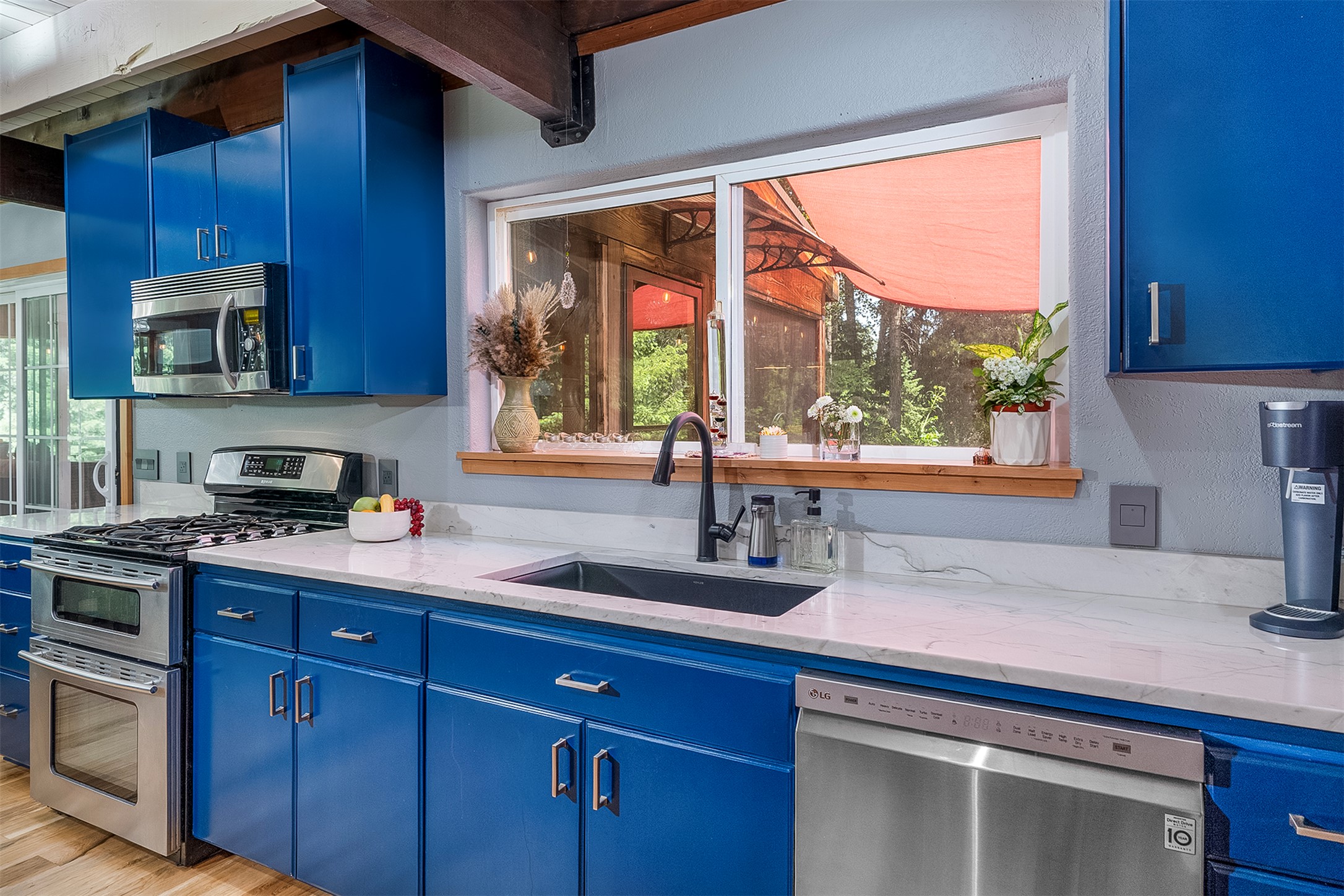 2075 Lion Mountain Loop Road