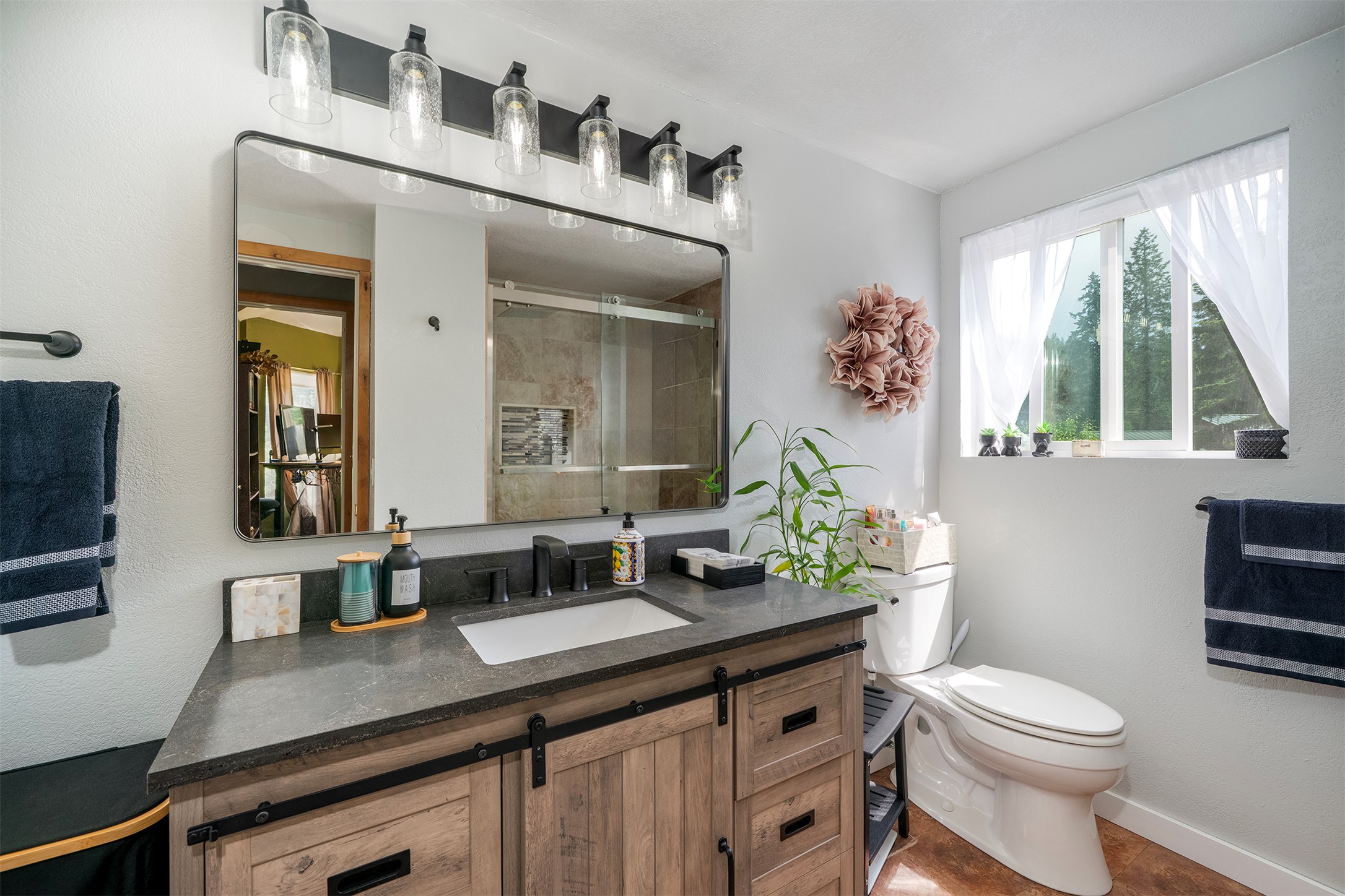 2075 Lion Mountain Loop Road