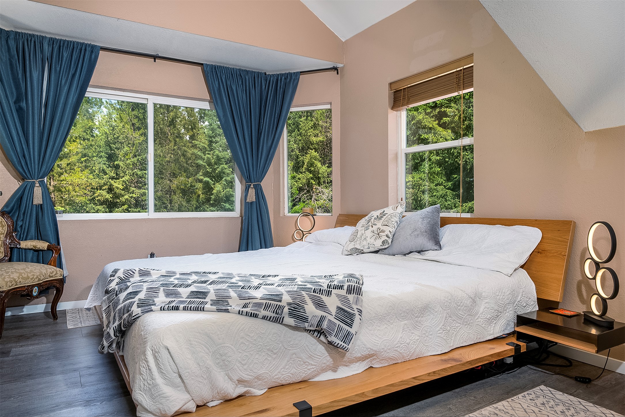 2075 Lion Mountain Loop Road