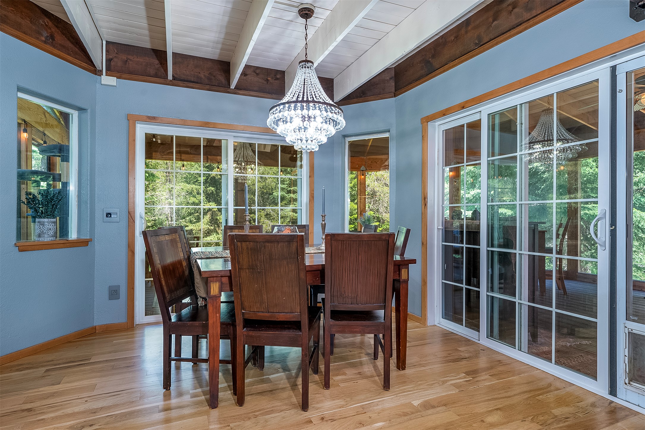 2075 Lion Mountain Loop Road