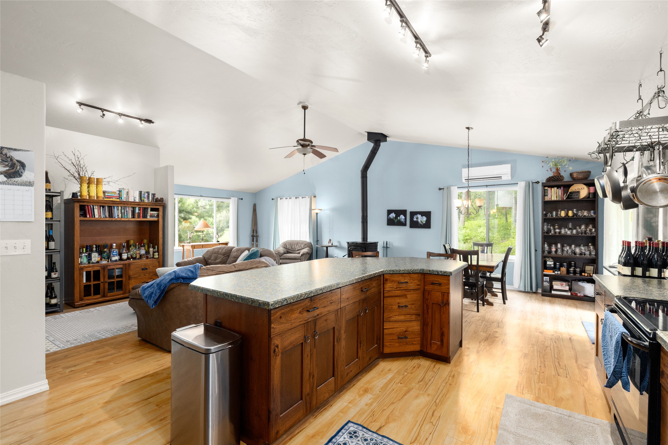 1473 Foothill Road
