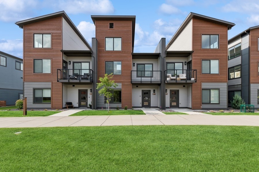 147 Hawthorne Court B