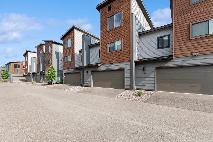 147 Hawthorne Court B