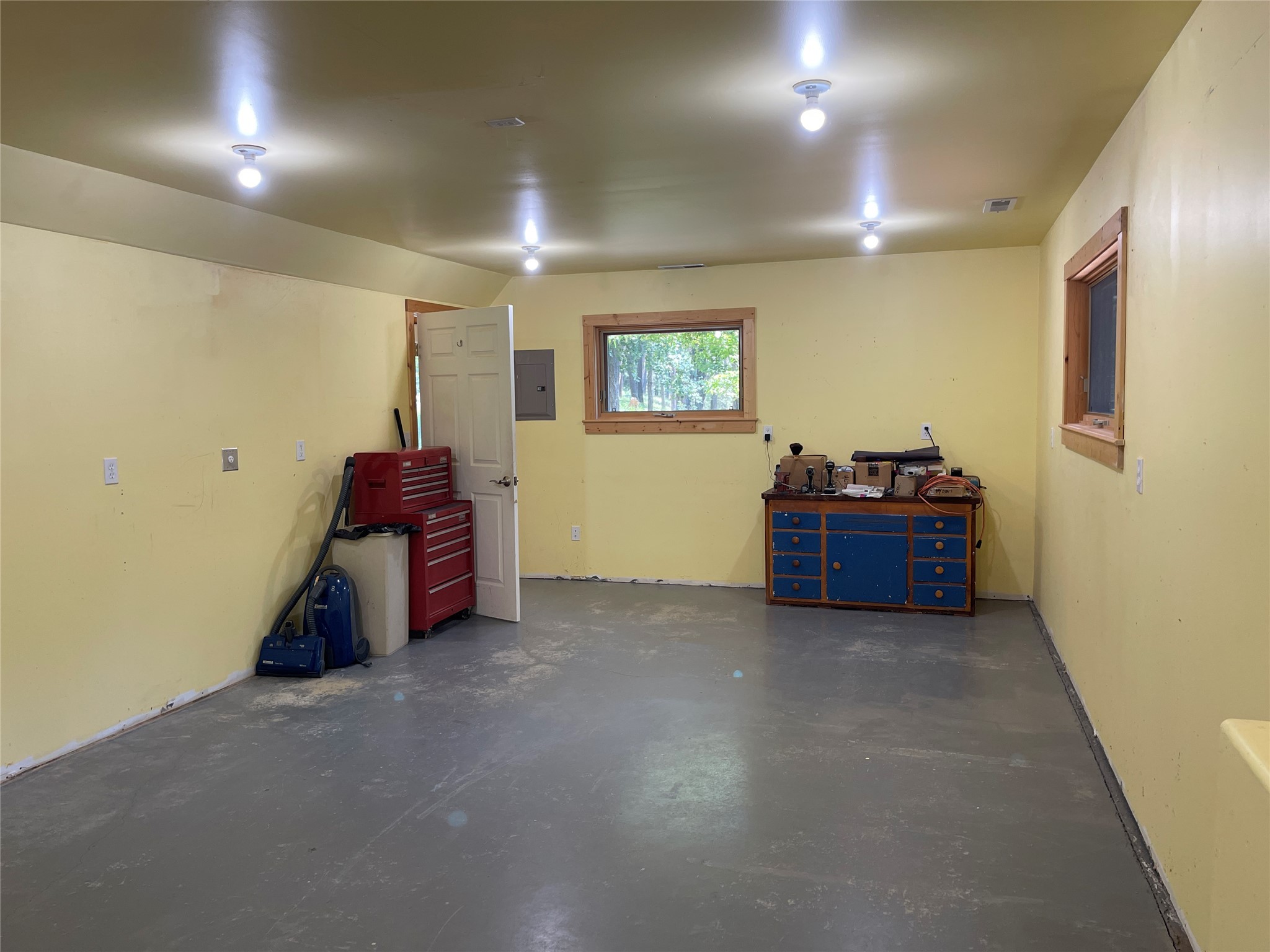 2506 E Lakeshore Drive 