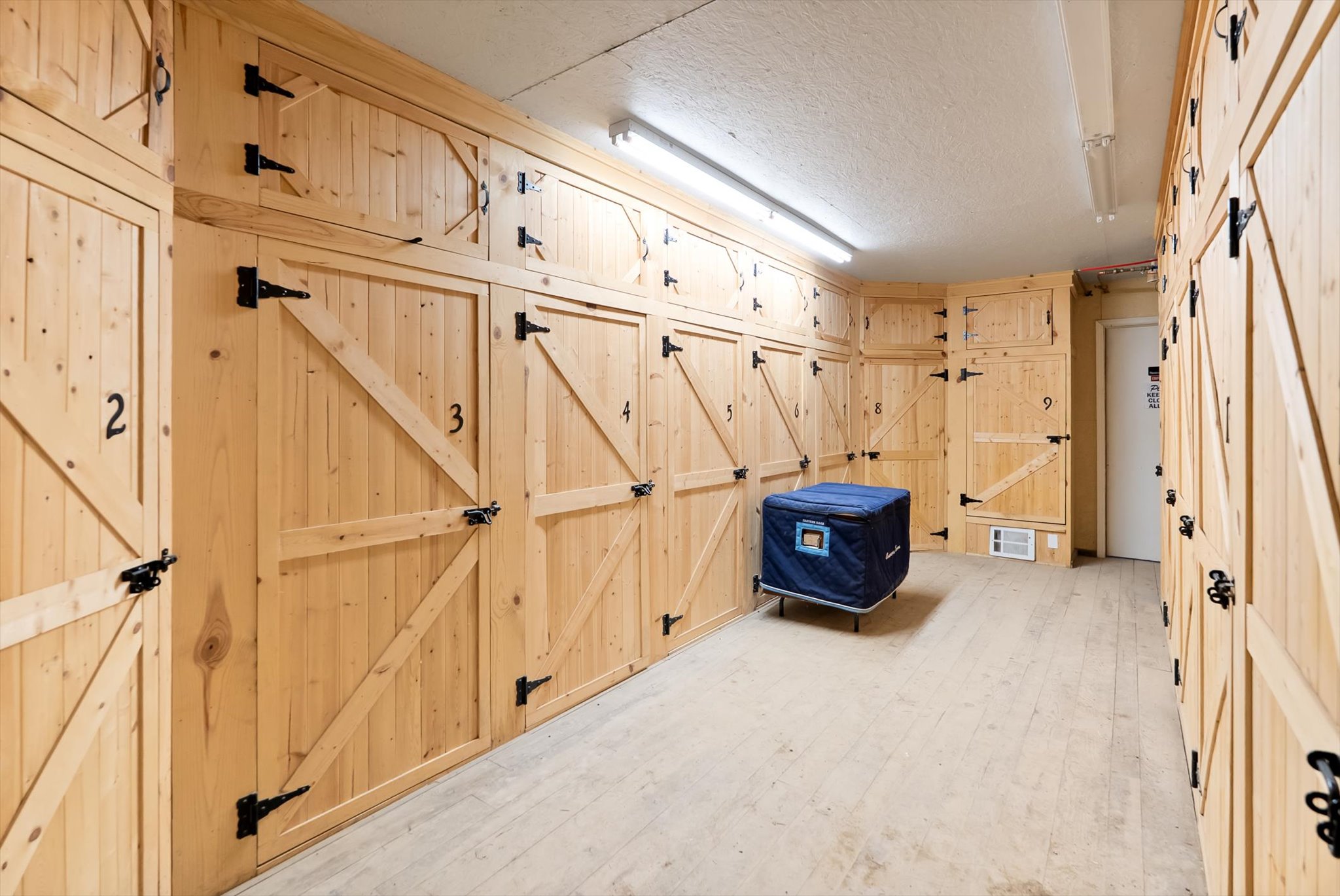 555 & 561 Twin Bridges Road