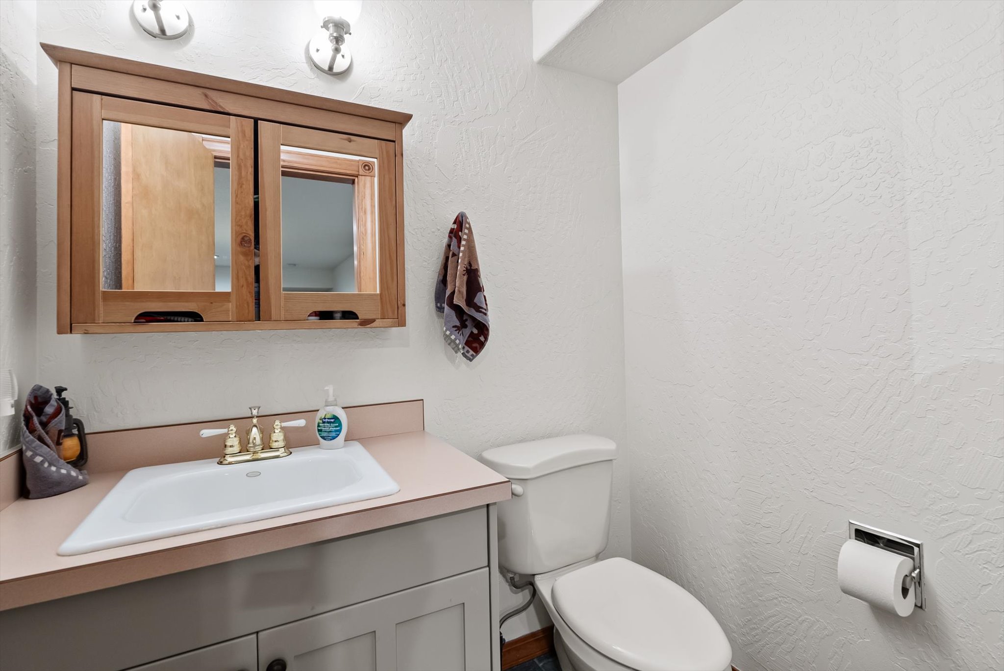 555 & 561 Twin Bridges Road