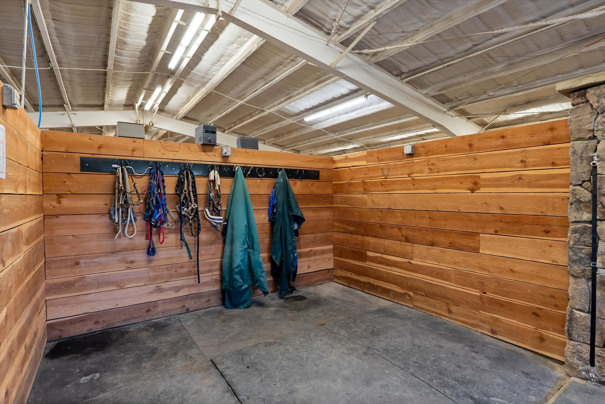 555 & 561 Twin Bridges Road