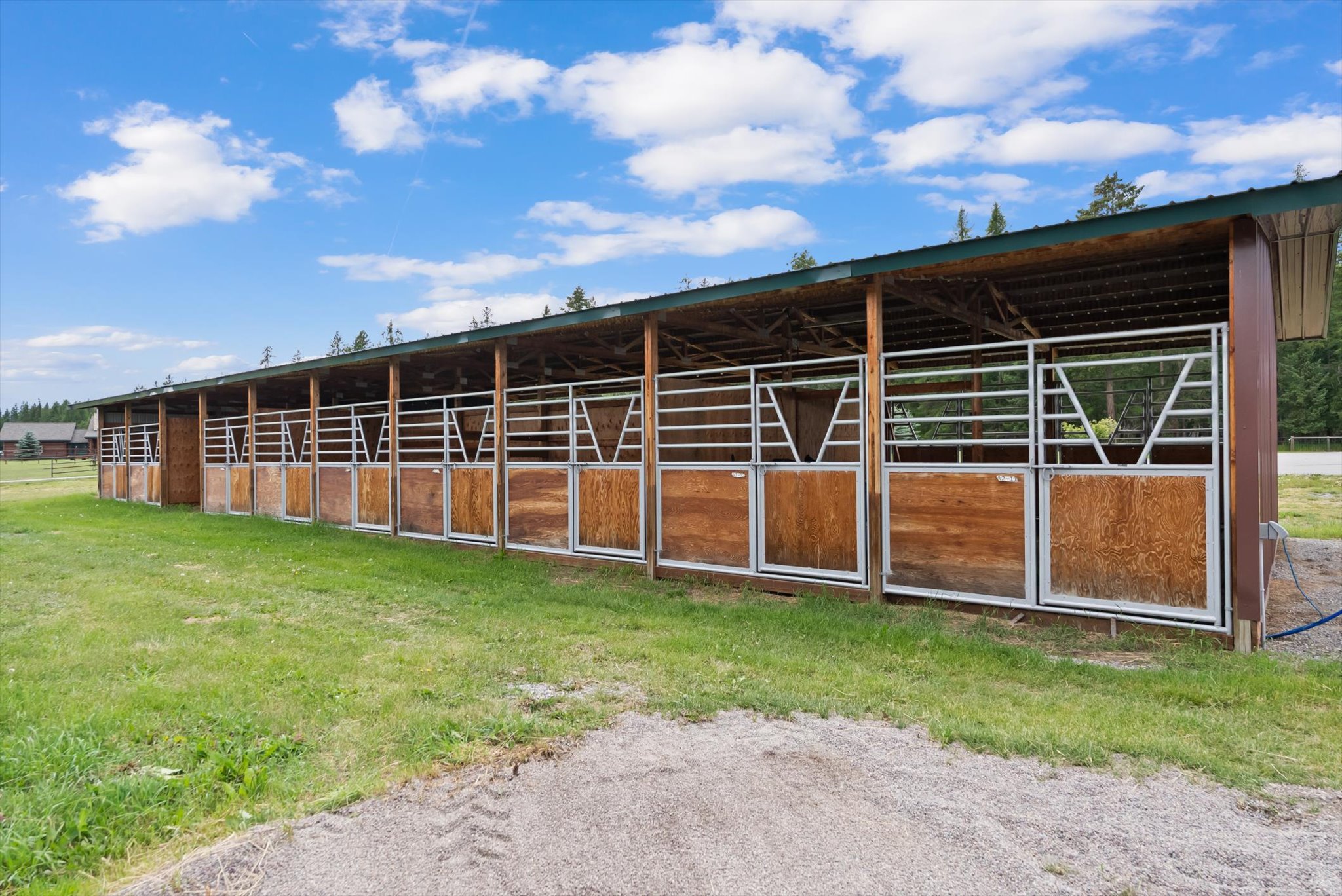 555 & 561 Twin Bridges Road