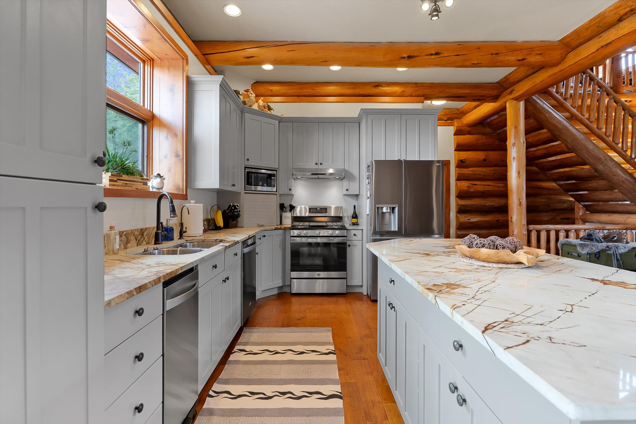 555 & 561 Twin Bridges Road